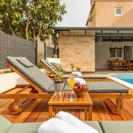 Relax S Bazenom I Vanjskim Kominom - Lägenhet Zadar