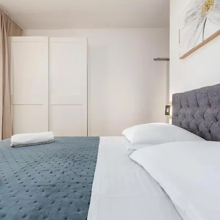 Relax S Bazenom I Vanjskim Kominom -