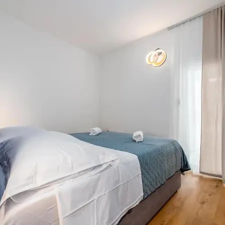 Relax S Bazenom I Vanjskim Kominom -